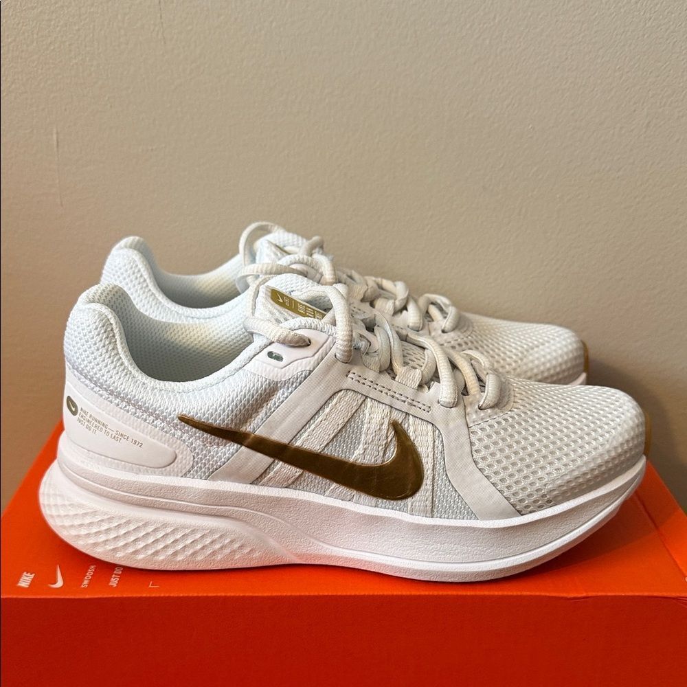 Nike Run Swift 2 Platinum Tint Metallic Gold CU3528-010 Women’s Size 5